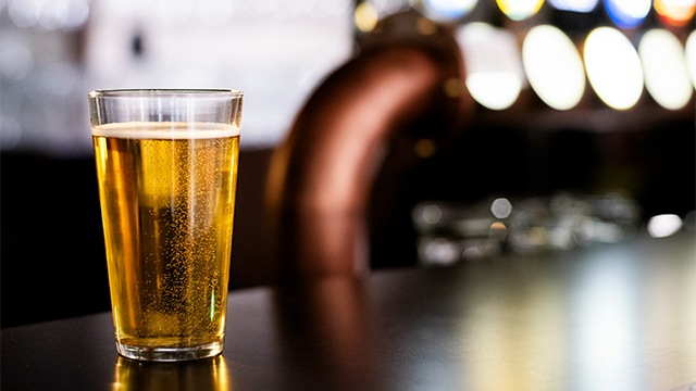 Beer_glass_on_table.jpg