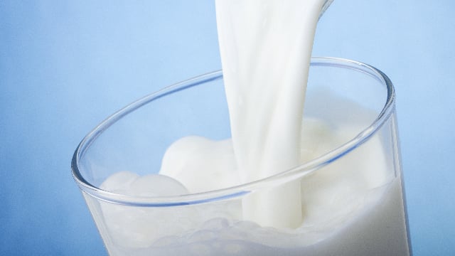 Milk pour 640x360